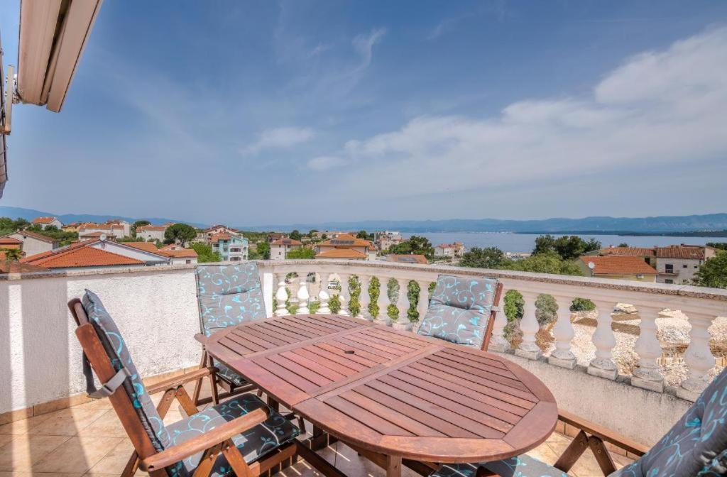 B&B Dujmovic Malinska Phòng bức ảnh