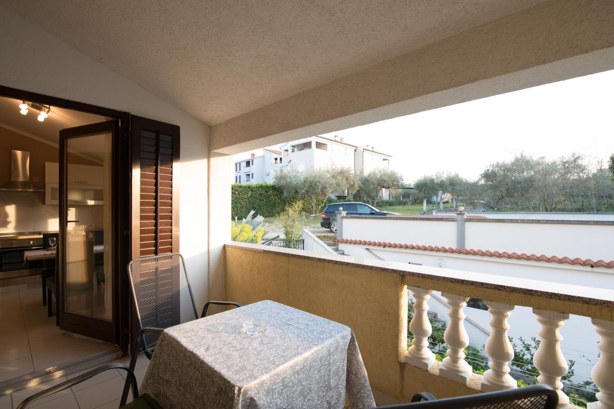 B&B Dujmovic Malinska Phòng bức ảnh